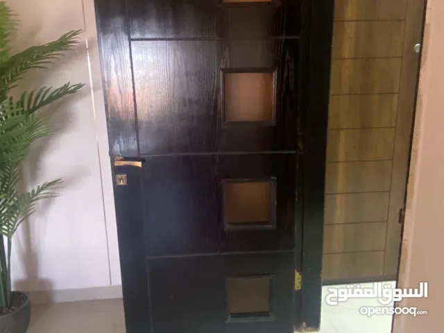 ابواب خشب مستعمل بحاله جيدة جدا للبيع
