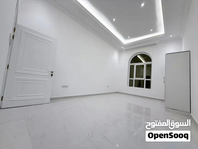 للإيجار استوديو كبير مع كبتات اول ساكن مدينه الرياض جنوب الشامخه بجوار سوبر ماركت القمه