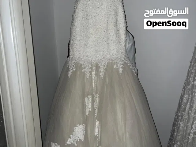 57 فستان  زفاف  تصاميم لبنانية فخمة جدا بسعر ولا البلاش مع كل اكسسواراتهم والبيع مستعجل