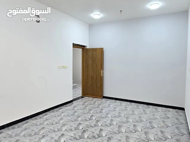 منزل سكني للايجار في البصرة - شارع الوفود المساحة : 180 متر طابقين