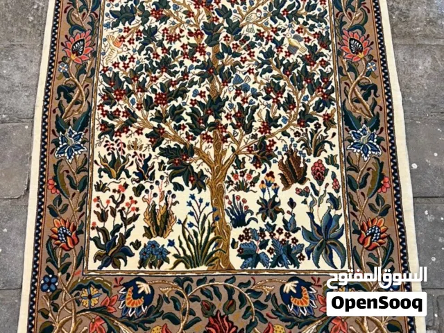 سجادة كاشان يدويّة فاخرة – صوف مغزول يدويًا – ألوان نباتية – 50 رج – بيت شعر لحافظ عن شجرة العشق