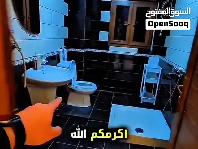 شقة بالدهماني قرب وزارة الخارجية الطابق الثاني نظيفة