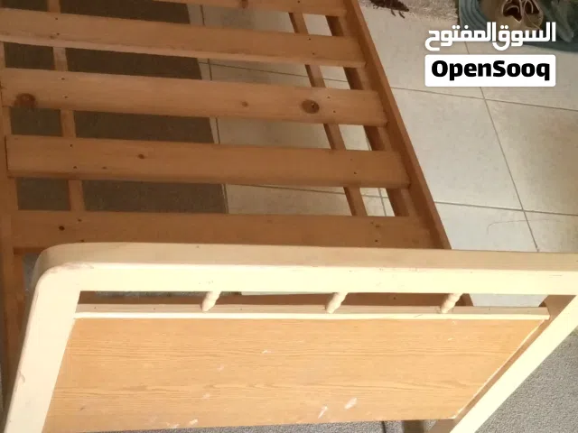 سرير اطفال مستعمل بحاله جيده جدا.........