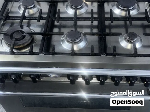 طباخ نظيف جدا خالي من اي عطل شغال بالكامل من شركة (la germania) الايطاليه شركة غنيه عن التعريف
