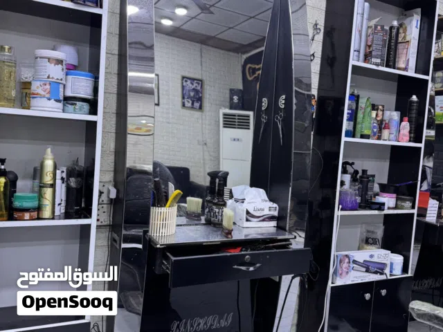 ميز ومرايات حلاقه
