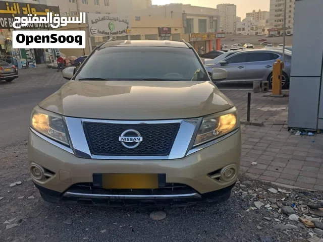 نيسان باثفايندر 2014 مستعملة بحالة ممتازة مع مواصفات خليجية وميزات حديثة