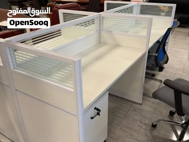 محطات عمل وطاولات اجتماعات