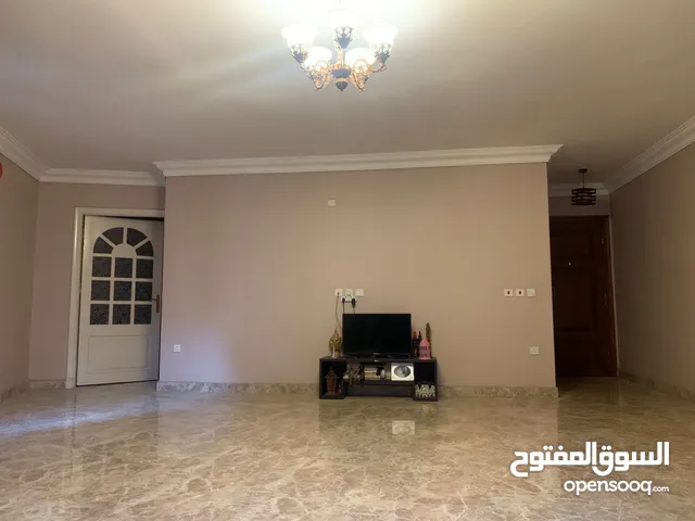 160 m2 3 Bedrooms Apartments for Sale in Cairo Maadi