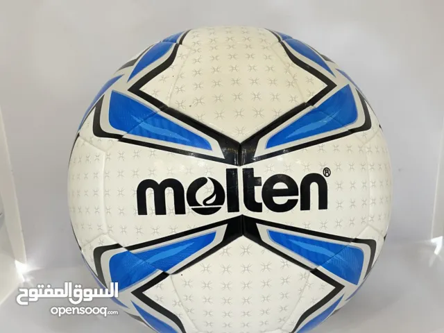 كرات قدم وطائرة وسلة