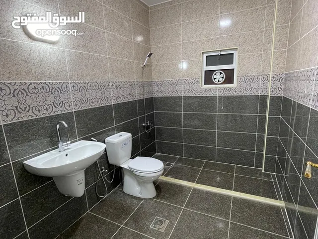125 m2 3 Bedrooms Apartments for Rent in Zarqa Al Zawahra