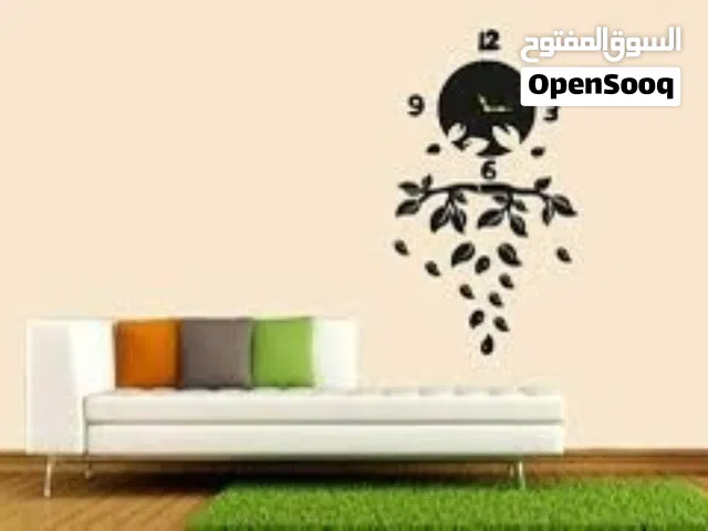 ساعة حائط خشبية مودرن بتصميم أوراق الشجر المتساقطة – ديكور حائط أنيق