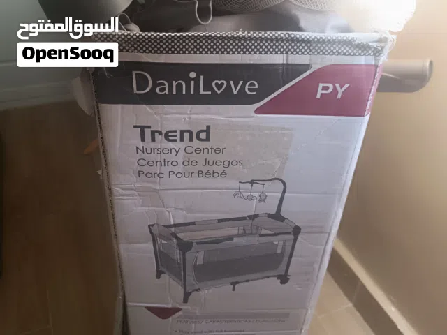 تخت بيبي DANI LOVE مستخدم شبه جديد