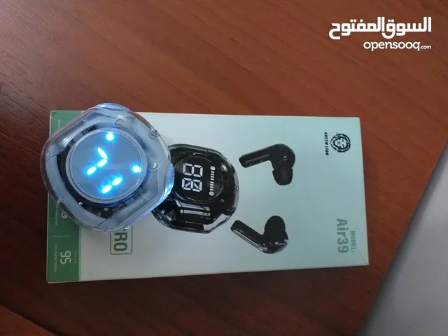 سماعات Ultra pods pro بحالة ممتازة جديدة للبيع و في سكرة