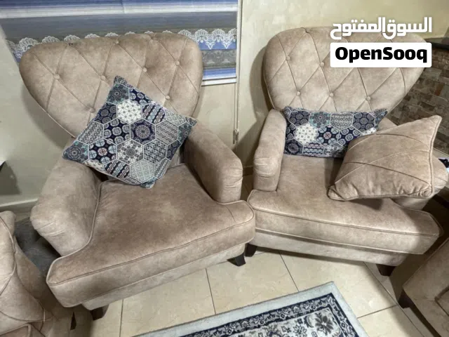 طقم كنب فاخر للبيع بحالة ممتازة
