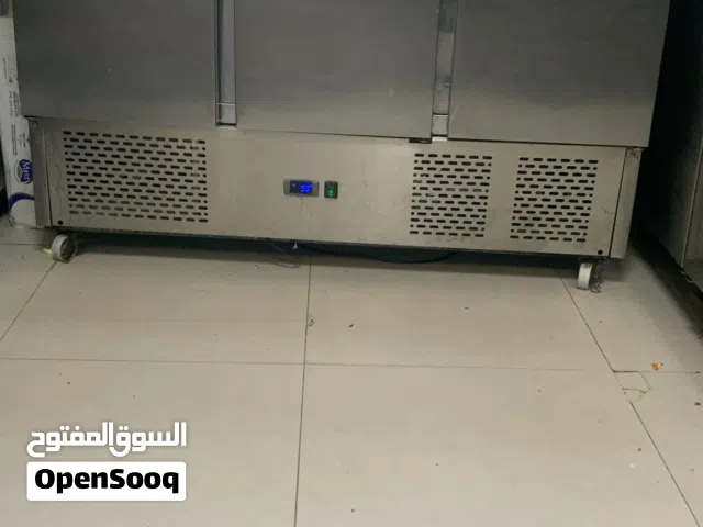 معدات مطعم كاملة للبيع، استعمال سنة واحدة.