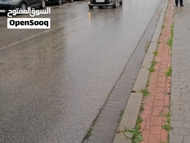 محلان تجاريان بجانب المسجد
