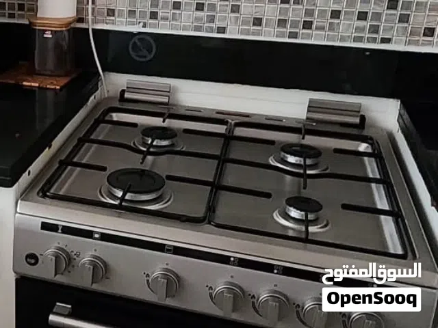 gas cookerin very good condition along with cylinder