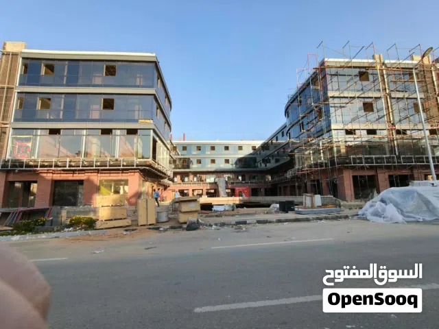 - محل 83 متر ب 12,654,180	 جنية - بايجار شهري 84,361 جنية - لمدة 9 سنوات بزيادة 10% كل سنه 50%مقدم