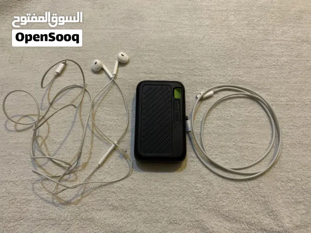 سلك ابل سماعه ابل باور بانك