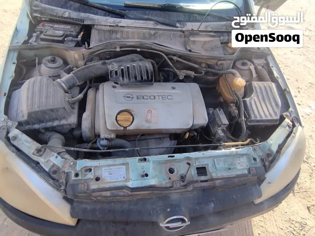 2011 أوبل كورسا Standard