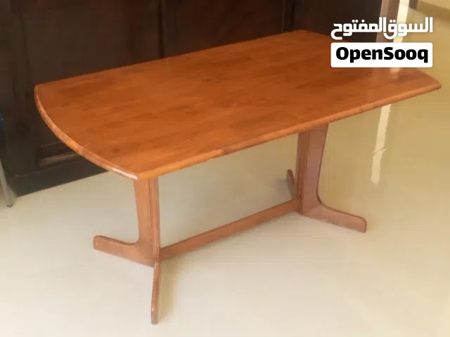 طاوله خشب ماليزي بحاله ممتازه قياس 150×100