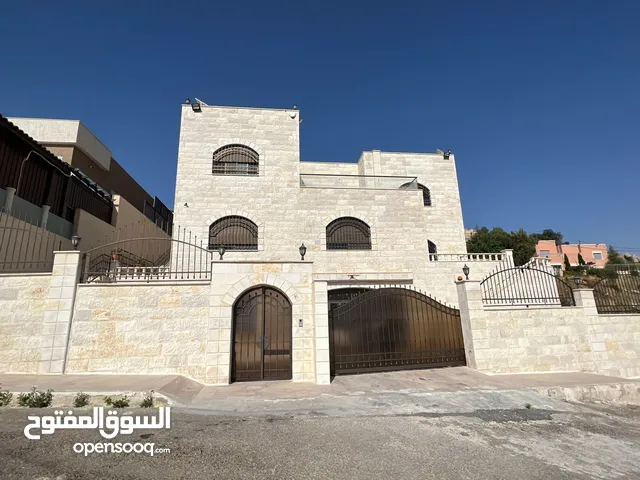 570 m2 More than 6 bedrooms Villa for Sale in Amman Naour