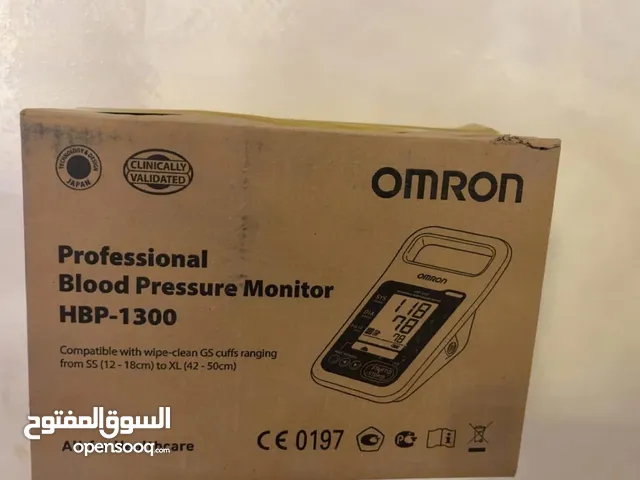 جهاز قياس الضغط الدم Omron HBP-1300 هو جهاز احترافي مصمم للأستخدام في العيادات او المنزل ويتميز