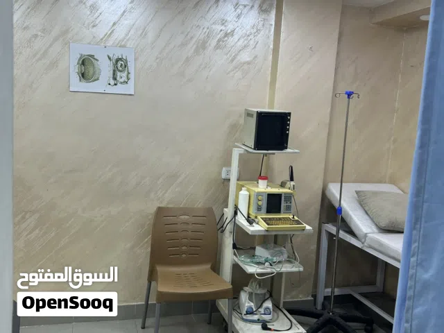 عياده مع اثاثها للبيع