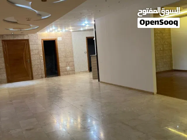 بادروم  ف شارع الجرابة ارضي.  يصلح اي نشاط