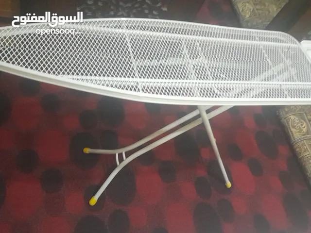 طاوله مكوى للبيع 10 دنانير