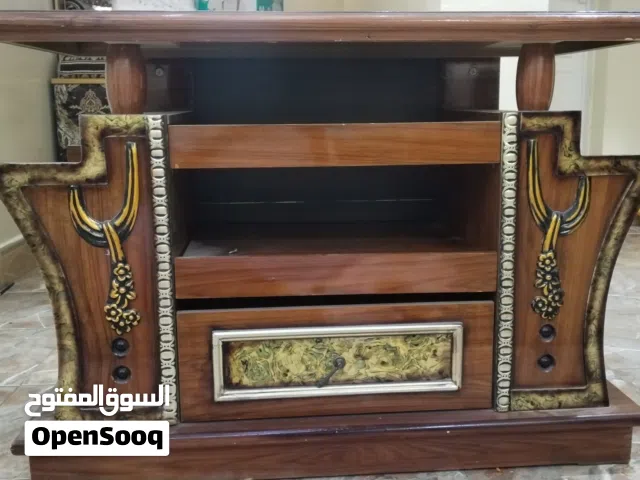 طاولة جميلة ونظيفة بسعر مناسب..