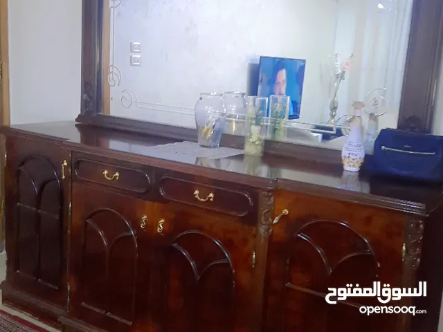 ديرسوار خشب زان اصلي. وطاوله وسط خشب تقيل مع تنتيين جانبيات