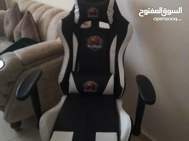 كرسي جيمنج  وكاله القرى الوصف مهم 80 لون ابيض واسود جميل ومريح