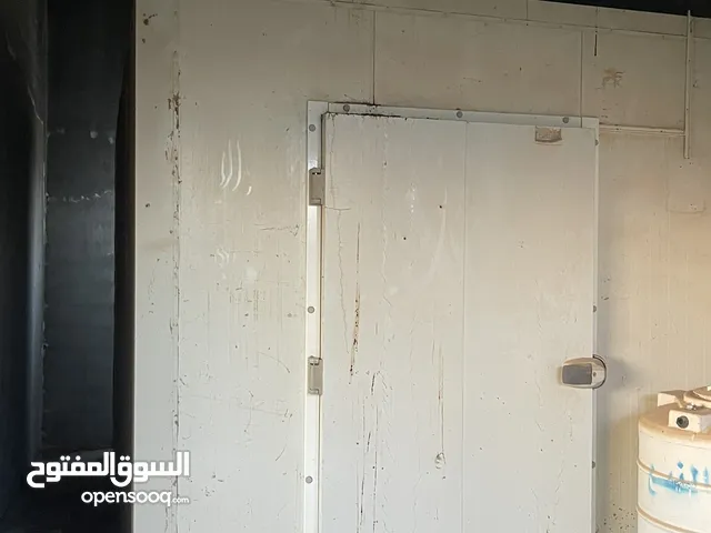 ثلاجة تجميد وتبريد للإيجار