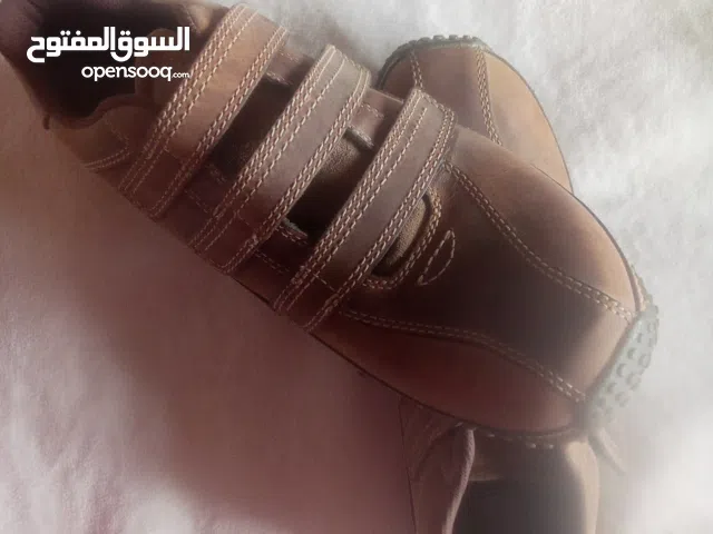 ثلاثة اخذية CAT  اصلي كاجول للبيع