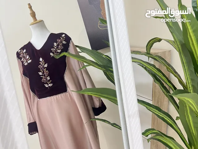 مونكان مع مرايه بها استاند من الخلف