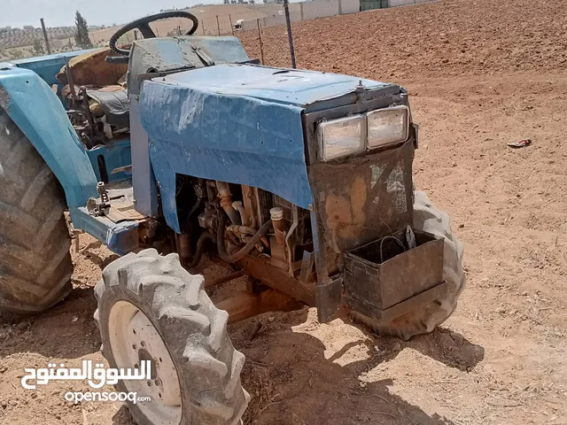تركتر اسكي صغير 35 حصان دفع رباعي 4×4 للبيع بسعر مغري. نضيف مشاء الله عليه ؏ شغل مباشره.