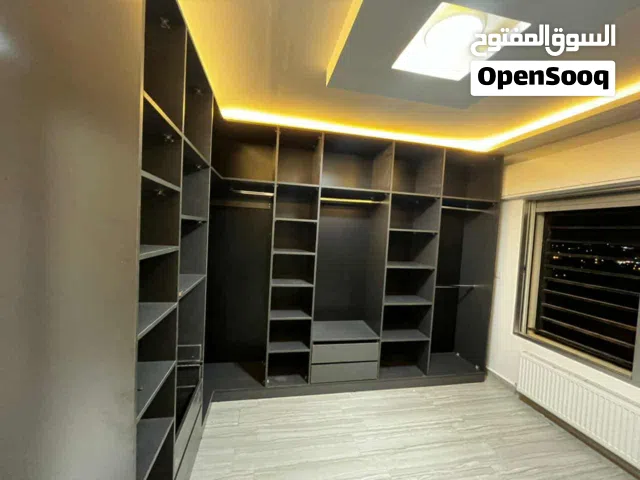 خزانة دريسنج روم بحال الجديد للبيع