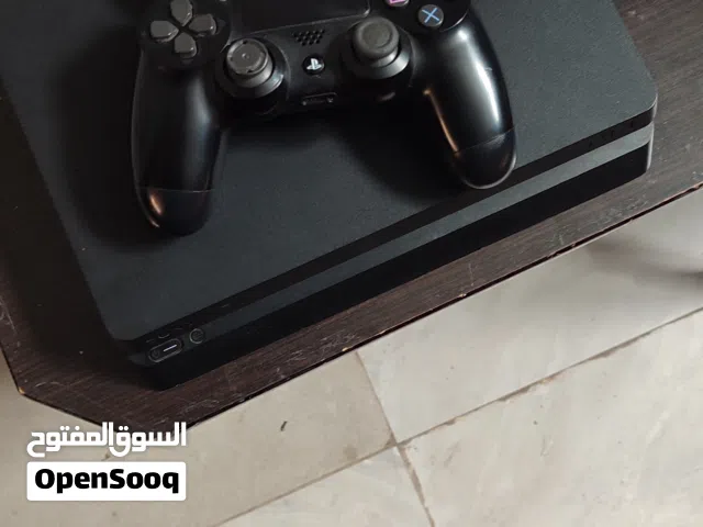 بلايستيشن 4 مع ديتين و 8 سيديهات ps4