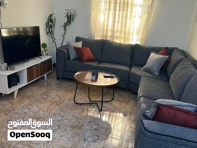 بيت يتكون من شقتين للبيع في الاندلس