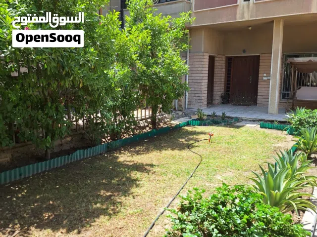 دار للبيع في حي المعلمين