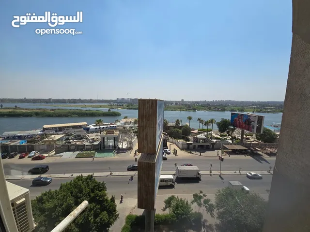 شقة جذابة ڤيو علي النيل مساحتها 230