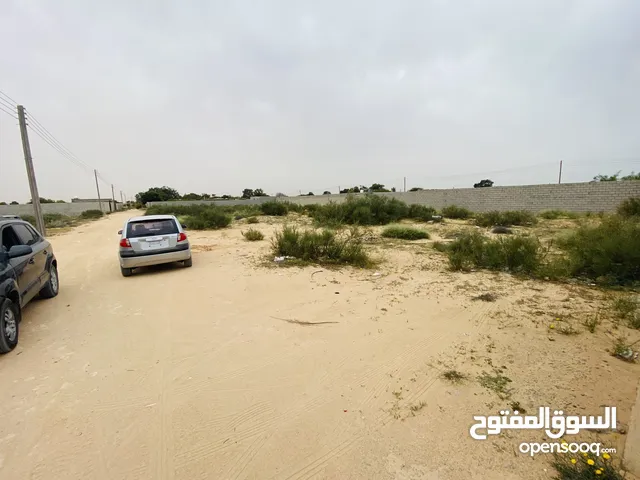 قطعه ارض للبيع موقعها الدفنيه مساحتها 500م بينها وبين الساحل كيلو وربع طريق تراب