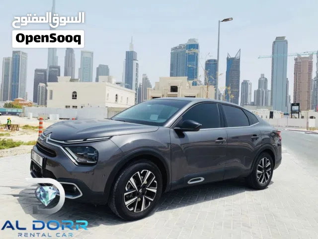 Sedan Nissan in Sharjah