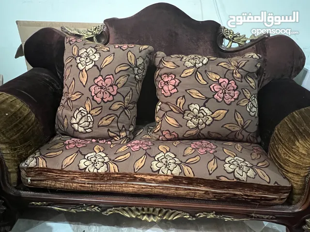 انترية 2 كنبة و 2 فوتيه
