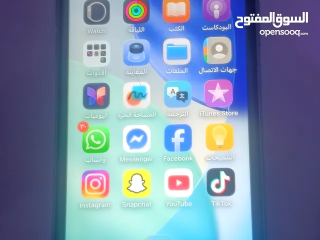 ايفون 11 عادي الذاكرة 64 الحالة نظيف جدا فقط بطارية مستبدلة النسبة 100,