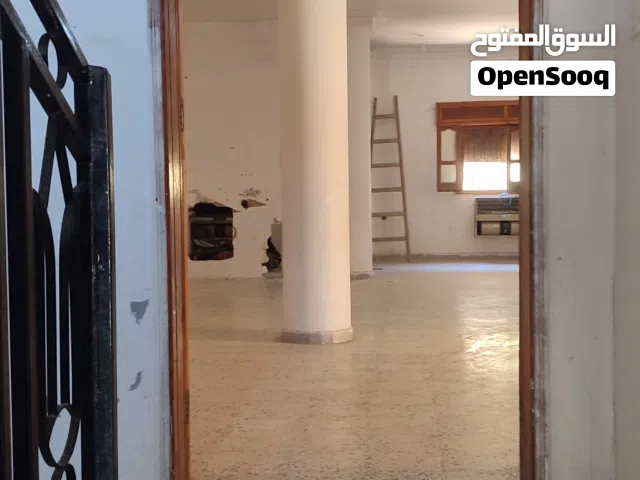 صالة تصلح مساحة تخزينية او مركز دوارات
