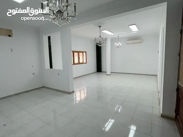 دور من فيلا أرضي الايجار مستقل ب جنان كبير في النوفليين بالقرب من سهي الحسناء