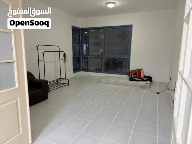 Spacious big hall / Room available in Apartment with dedicated wash room and sharing kitchen.