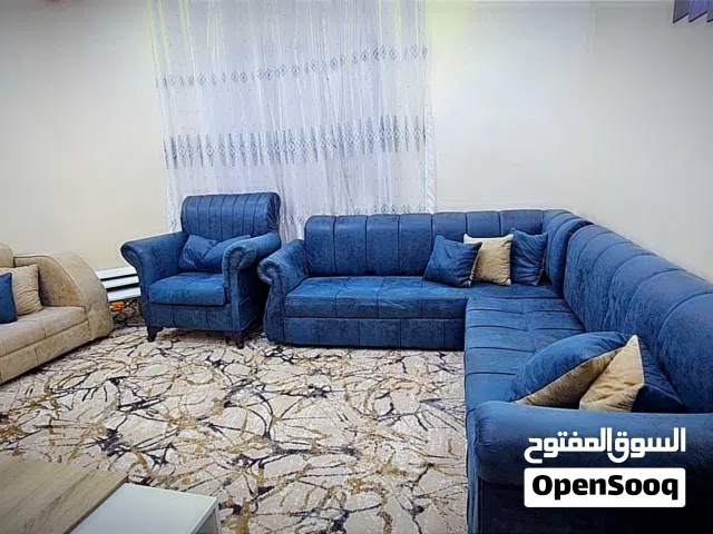 طقم 9 مقاعد خشب لاتيه 18 للبيع بحالة جيده جدا